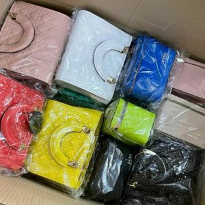 Buy Woman bags and purse pallets.